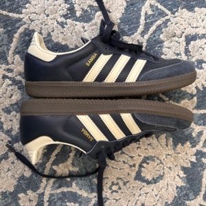 BARELY WORN Adidas Sambas